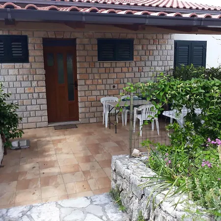 Davor Appartement Postira